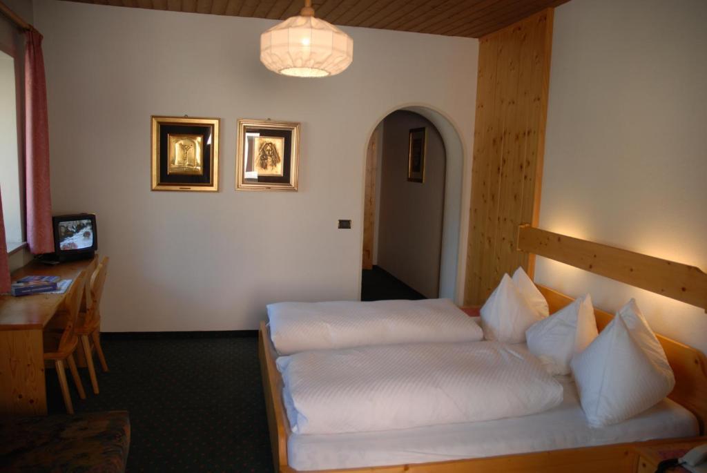 Hotel B&B Gasthof Zur Linde Rio di Pusteria Camera foto